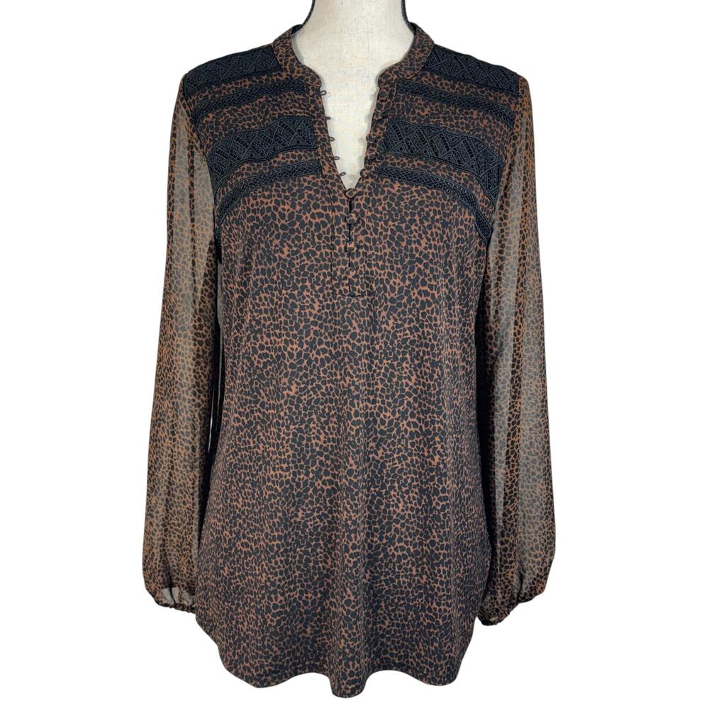 WHBM Medium Top Button V-Neck Leopard Print Stretch Lined Long Balloon Sleeves